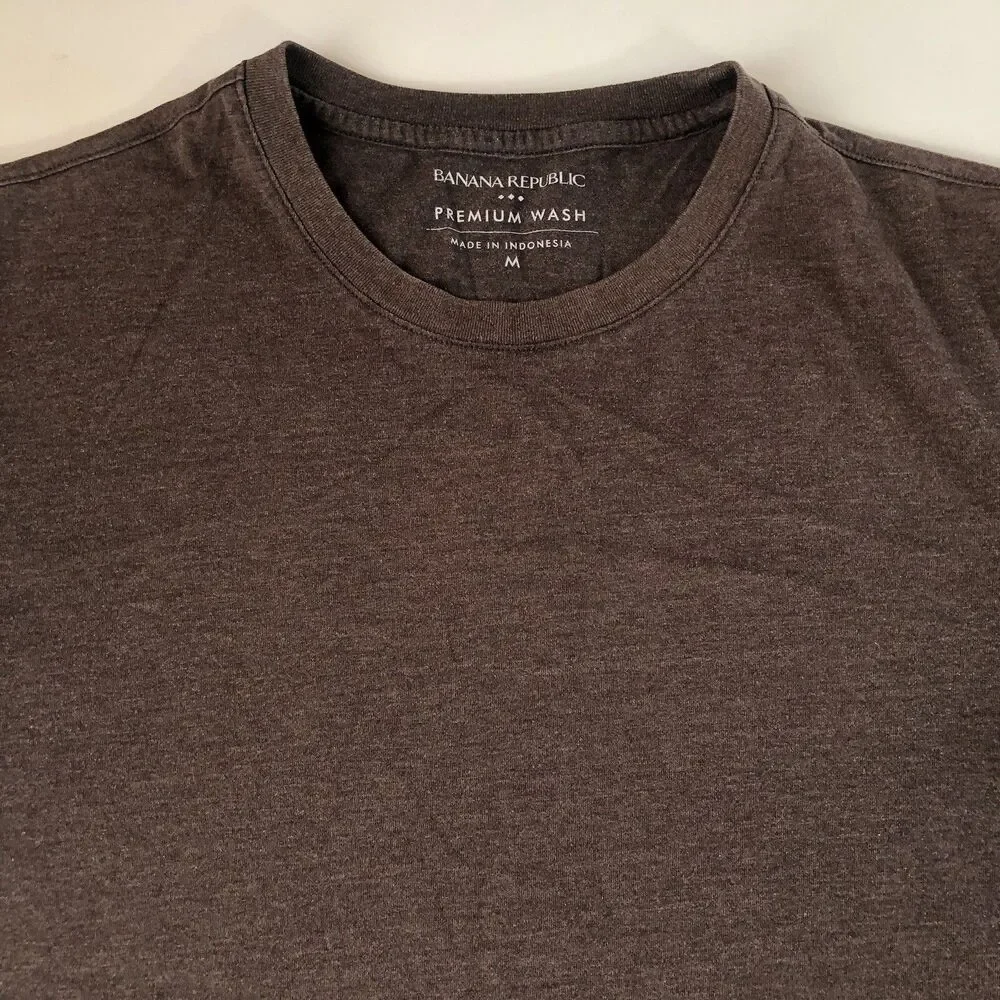 Banana republic factory men’s premium wash T-shirt Dark Brown Taupe Medium